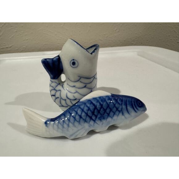 Japanese Chinoiserie Blue White Ceramic Fish - Picture 2 of 6
